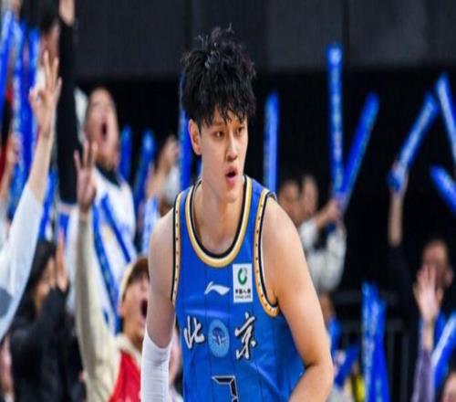 北京大胜送广东赛季首败曾凡博首秀18分徐杰伤退