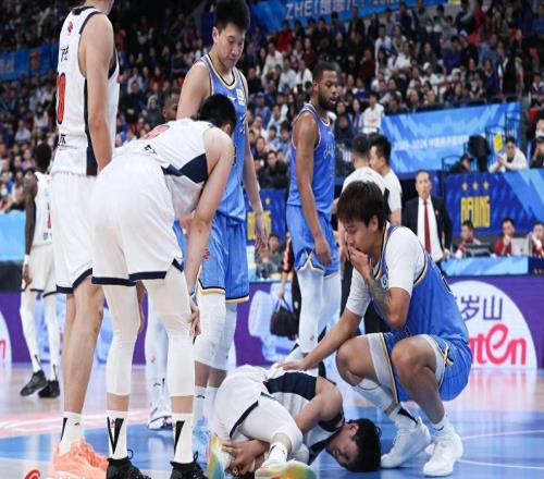 CBA五场大战!徐杰缺席对北控,上海阻击黑马队,贺希宁不服国手