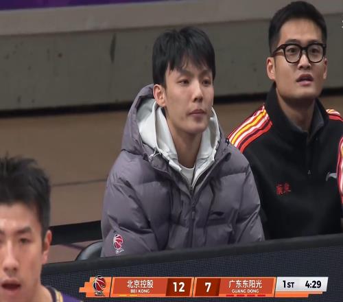 CBA:胡明轩14分取胜,徐杰缺阵外援爆发,廖三宁空砍17+9