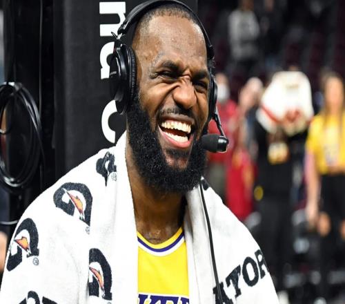 记者:詹姆斯曾在去年休赛期联系了独行侠、勇士、快船和骑士