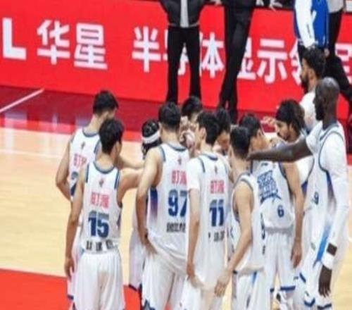 神奇!2年前一赛季只赢6场,如今43岁主帅,将球队带到了联盟第6