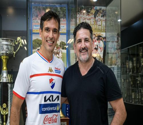 官方:45岁老将圣克鲁斯加盟巴拉圭球队亚松森国民