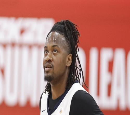 1裁1签!火箭新援加盟!司职控卫,G联赛场均28+5+7,签双向合同