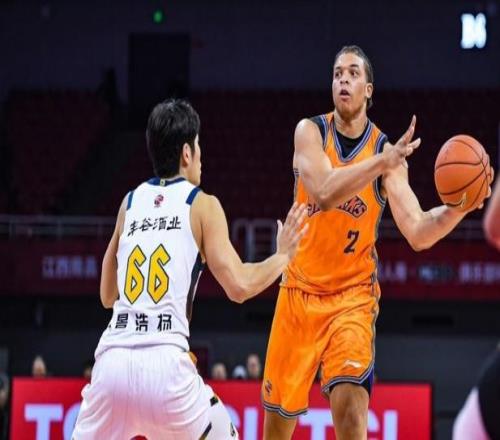 上海男篮冲击7连胜!全力击败浙江广厦,古德温爆发,央视直播