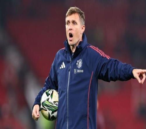 记者:若有合适人选,曼联不排除赛季中期任命正式主帅