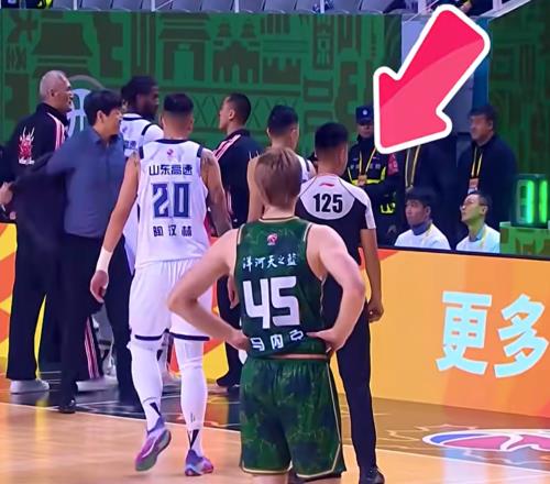 一个回3个T!2人被直接驱逐出场CBA名记:判罚匪夷所思