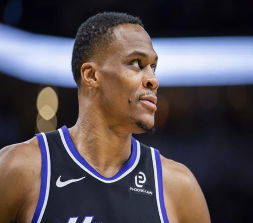 就在今天,37岁的威少又暴走,书写79年NBA史无前例的纪录