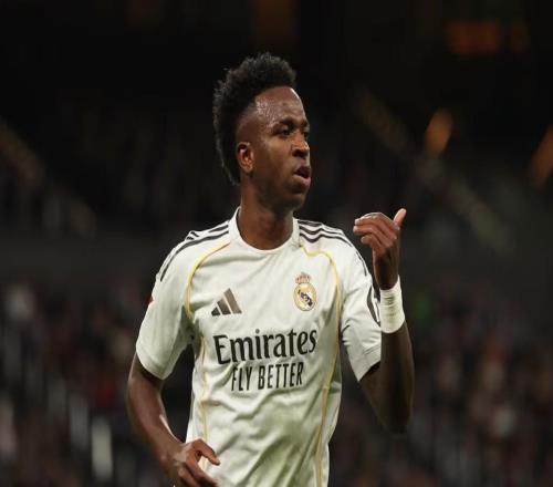 阿斯:维尼修斯再次被主场球迷嘘,赛后没谢场直接回了更衣室