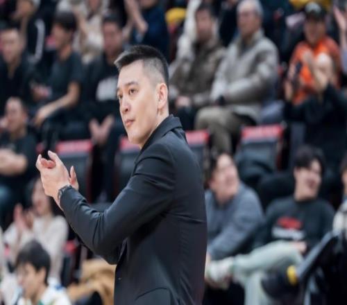 杨鸣:连败增加了球员的心理负担,大家要放下包袱责任都是我的