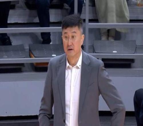 广东输得憋屈,2人堪称优秀,3人及格,4人拖后腿,杜锋要反思了