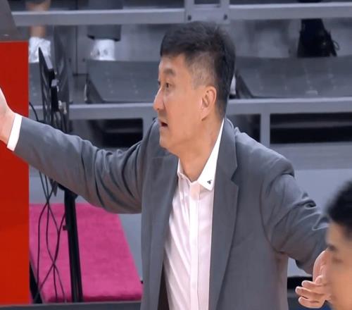 浙江绝杀球踩线不吹,广东三分没踩线被吹掉!CBA裁判水平太低了