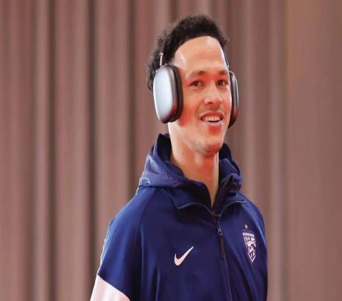 武汉三镇官宣两位功勋外援离队,都为保级立奇功,球迷不舍送祝福