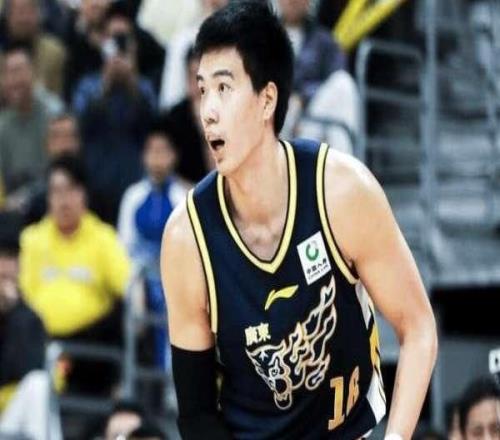 早该这么打了!篮下6中6砍13分5篮板,2米11内线,终于硬气了一回