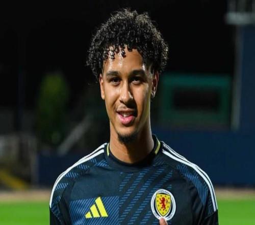 Herewego!罗马诺:曼城20岁前锋劳伦斯将租借至卢顿