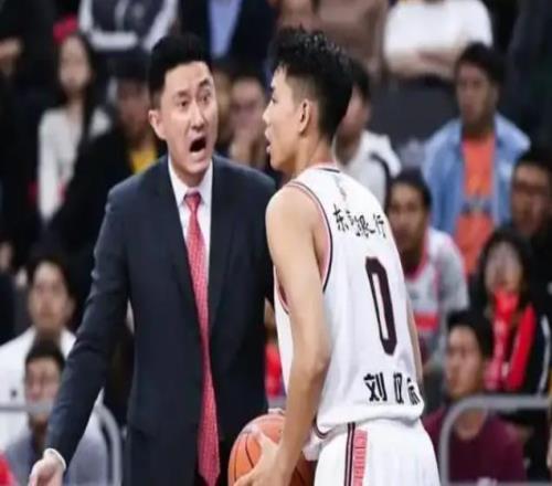 好久不见!广东旧将现身业余比赛曾是杜锋爱徒因伤遗憾退役