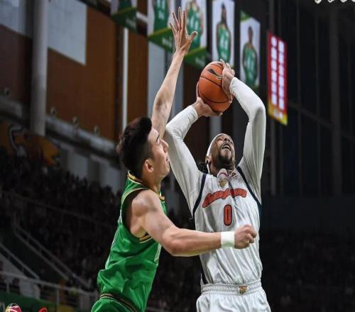 半场狂轰64分掌控比赛,广东客场大胜辽宁