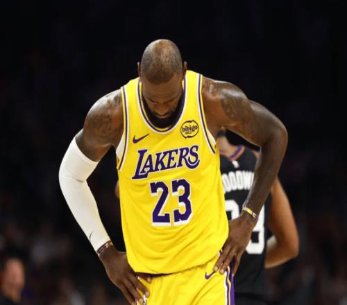 3连败!湖人惨败倒数第二,詹姆斯创NBA第1神迹,东契奇空砍42+8