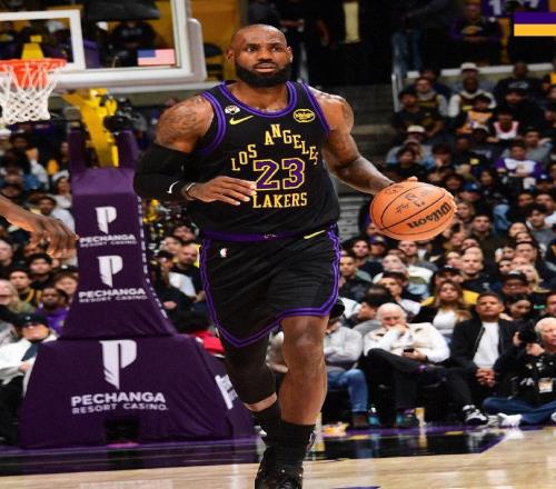 仅差1板创纪录,詹姆斯背靠背20中12砍31分9板10助,正负值+17