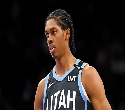 偶尔也能打出一些东西,爵士锋线新星看起来也是在稳步提升之中