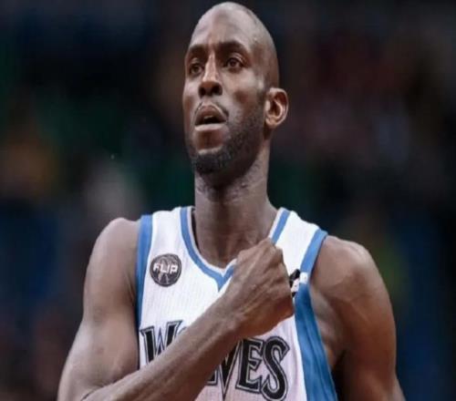 2万球迷起立鼓掌!去客场还受尊敬,这就是一人一城