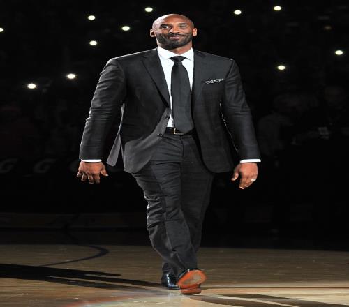 库兹马回忆首餐科比坐桌尾的霸气瞬间像摩西分海一样震撼_NBA直播