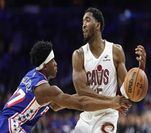 20記三分爆大冷！全場鴉雀無聲沒眼看，76人三巨頭51分被打爆