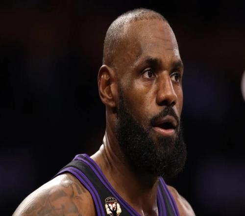 詹皇又一數據登頂歷史第一！41歲仍究極自律直言為籃球付出一切