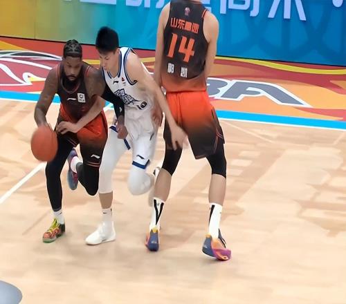 8連勝+12連殺！山東三外援合砍72分，鮑威爾回暖成最大驚喜