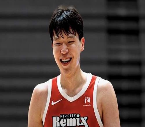 輕松拿捏！楊瀚森G聯賽大爆發：22分7板創新高，在場凈勝21分