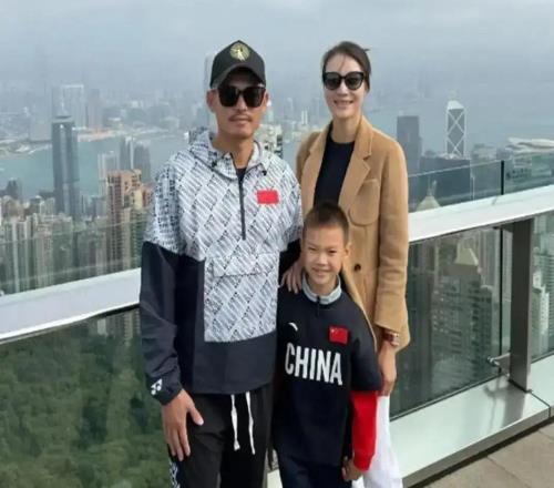 9岁进世界前八,打哭同龄人,林丹儿子进步揭开欧少年网球有多卷