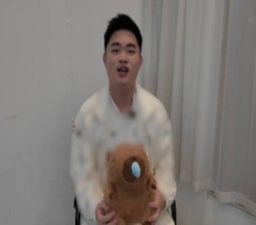 IG发布辅助Jwei生日VLOG:来看看Jwei的狂野派分蛋糕