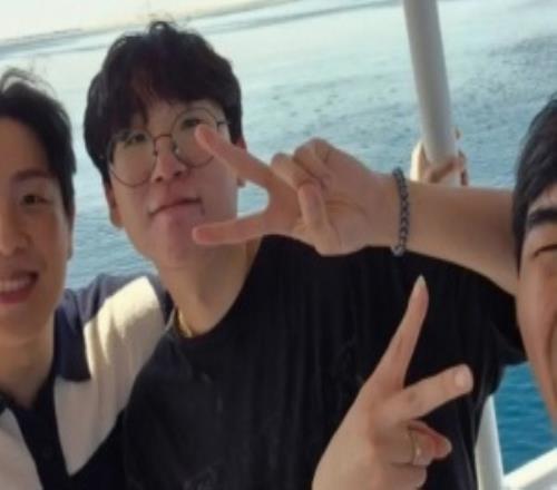 Ruler更新社媒:祝大家新年快乐,希望26年会更开心更幸福