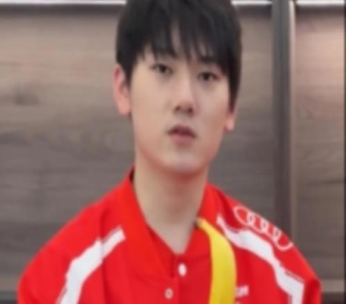 LPL赛事官媒整活:本台记者祝你新年快乐