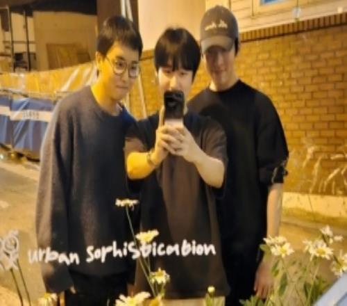 Peanut送上新年祝福:希望新年每一天更加美好新年快乐