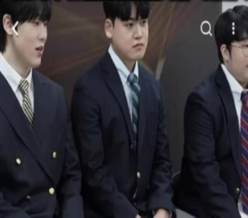 你才艺表演呢Gumayusi:为粉丝们准备了消肿了的脸