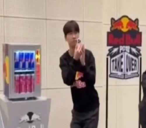 很多观众都认为Doran菜,吧友们觉得现役上单有没有哪位选手能做到稳定压制他的