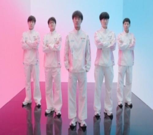 BLG发布新队服转场视频:BLG集结完毕,一秒切换战斗状态!