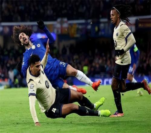 “消失”33天!巴萨副队长回来了:周一回归训练6000人见证