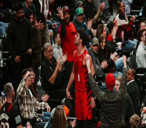 大黑马!力压詹杜+场均25+7+7,他才24岁啊,前途一片光明