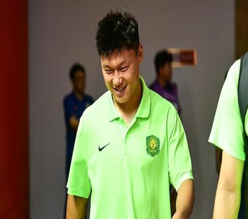 国安锋线杀手离队,著名记者打哑谜暗示新东家,两家中超球队2选1