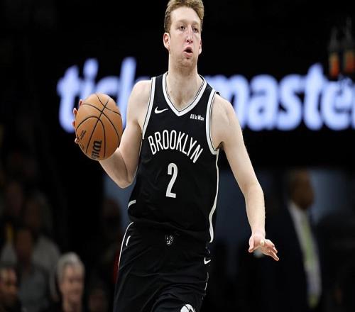 太难用了!篮网锋线新秀看起来在攻防两端都很难起到基本的作用