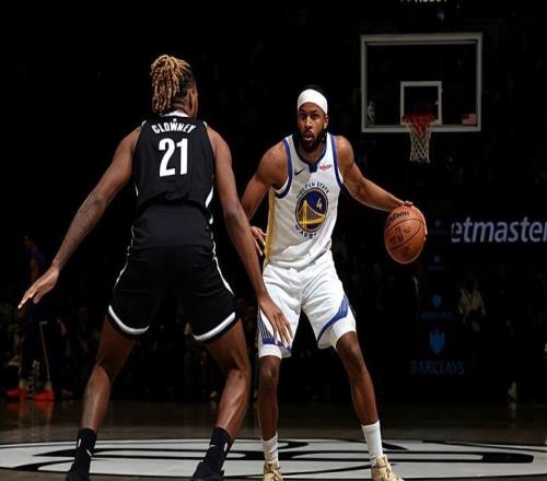 又一次打出灾难表现,勇士应该让侧翼新星去板凳席上清醒清醒