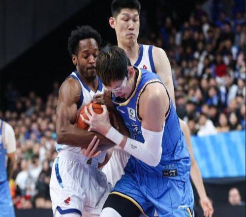 北京输球揪出最大毒瘤!4失误+在场输14分,你配是核心的称号吗