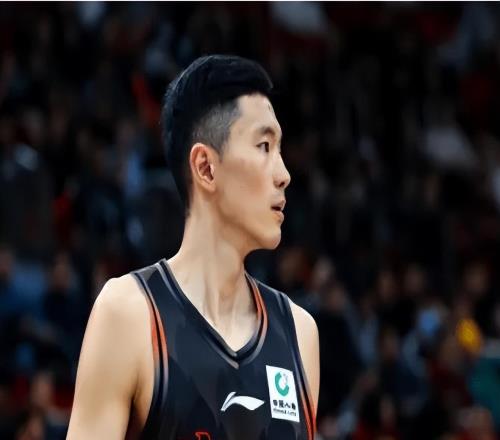 高诗岩不上,山东男篮攻防两端都流畅多了,球迷:邱彪想明白了吧