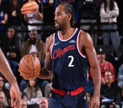 不出所料,伦纳德又受伤了,右脚踝扭伤,明日出战存疑!