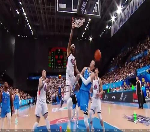 被隔扣+绝杀!男篮一哥打出最差一季,球迷:广东甩掉他太正确