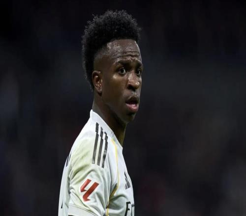 TA谈维尼修斯下滑:在阿隆索体系中,他被要求在左路吸引防守