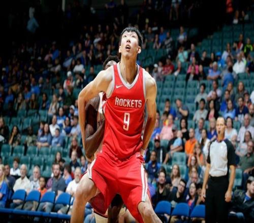 周琦:很多国外球员挺看不起亚洲人,职业生涯最多十几年需要为以后考虑