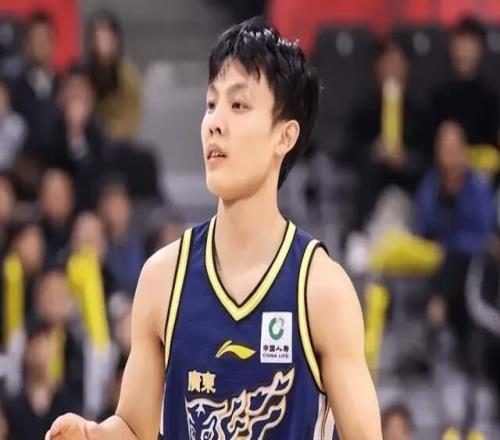 广东狂赢辽宁30分,12人登场,2人堪称优秀,3人算及格,6人低迷