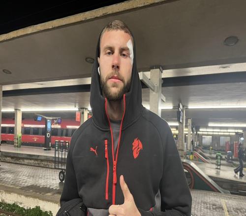 跟队记者:帕夫洛维奇在对阵佛罗伦萨受伤后眉骨缝了9针